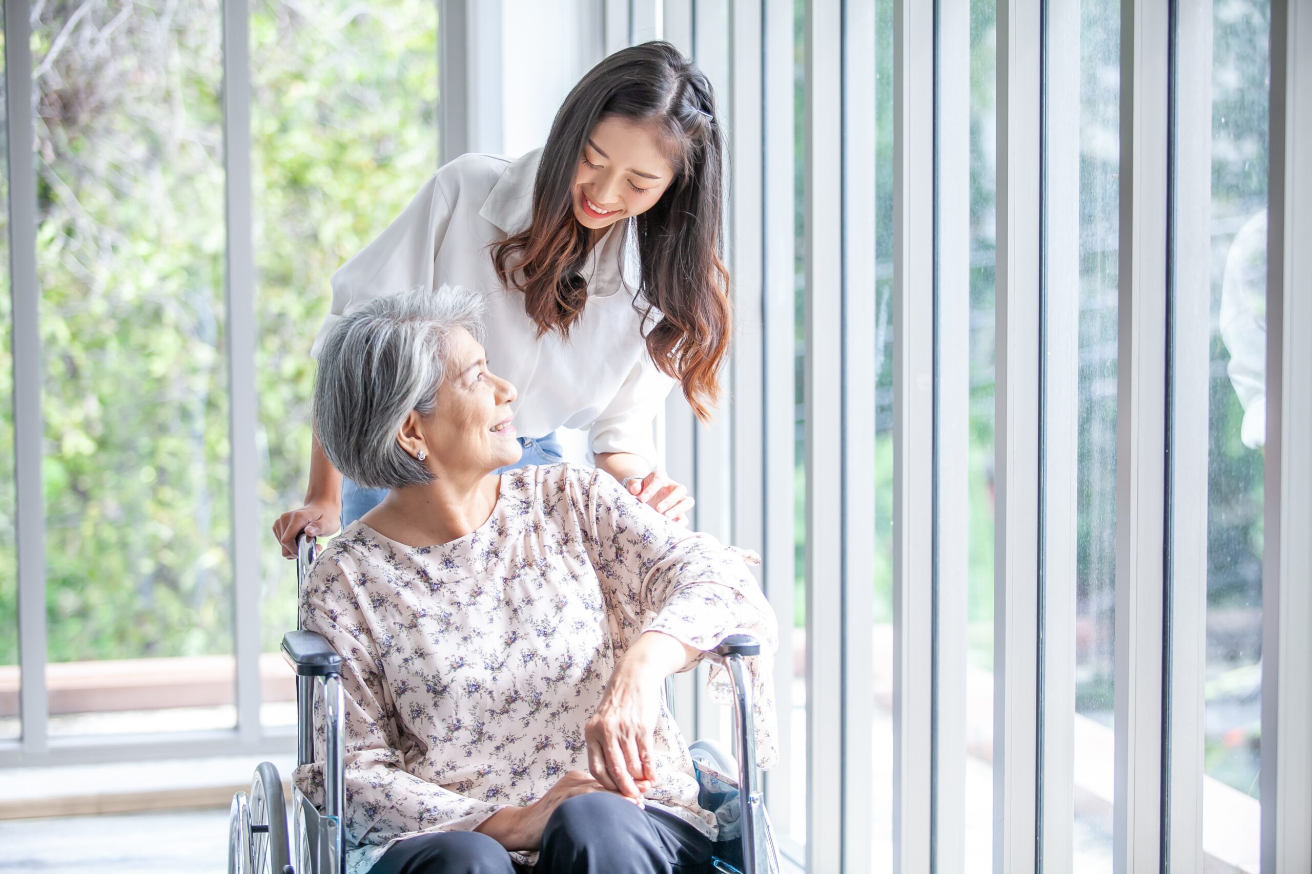Beautiful,Asian,Girl,Help,And,Take,Care,Of,Elderly,Woman