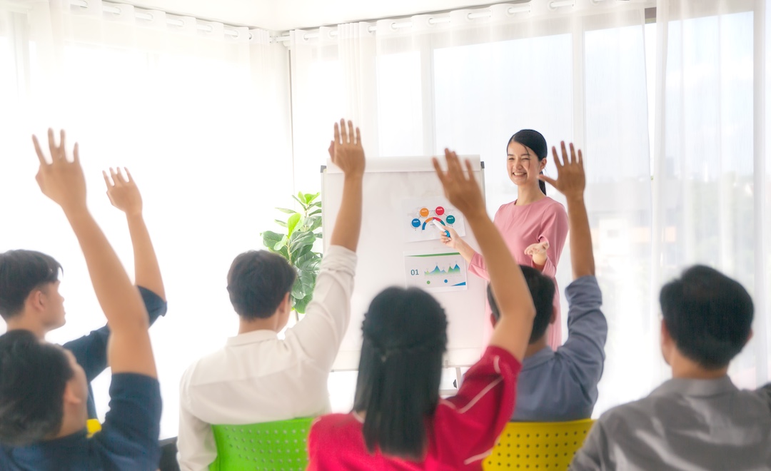 group-facilitator-raisehands